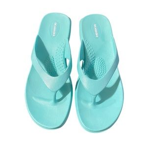 OKABASHI Splash Flip Flops/Sandals Vegan Molded Seaglass  color Size 8-9